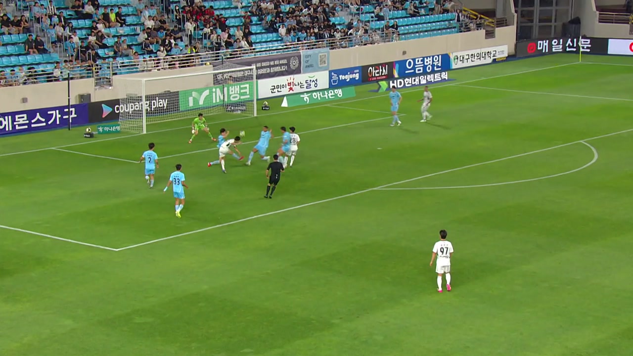 '<b>전진우 11호 골</b>' 전북, 대구 잡고 선두 복귀