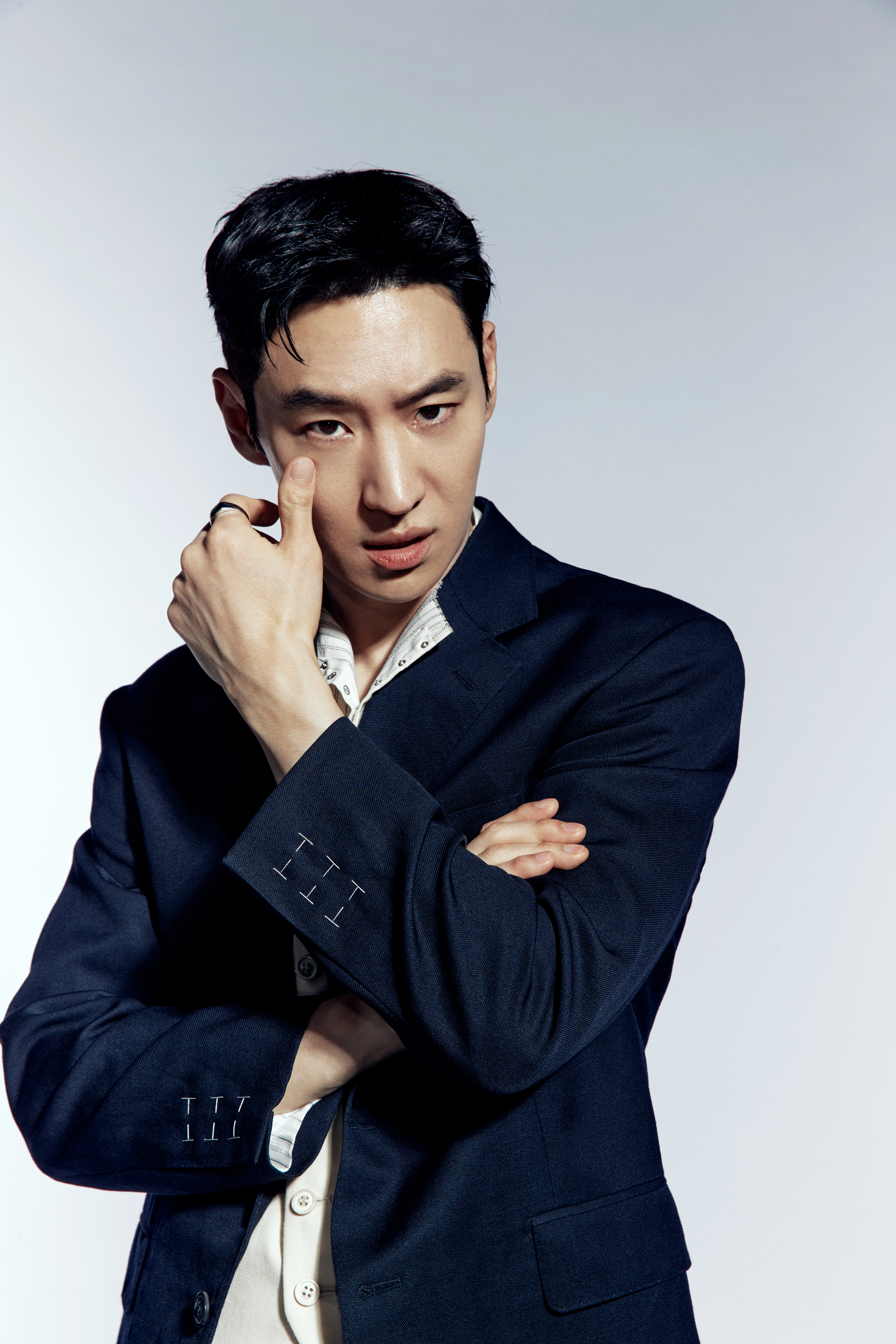 [Y터뷰] <b>이제훈</b> "'<b>시그널2</b>'와 '모범택시3' 동시 <b>촬영</b>…자신 있다"