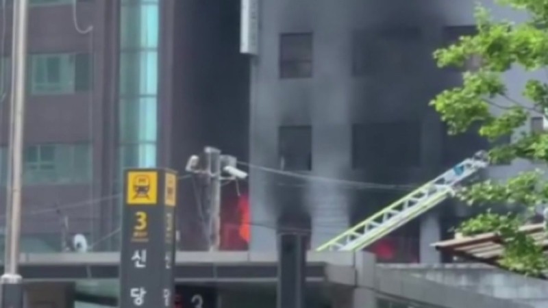 서울 <b>신당동 봉제공장 화재</b>..."1명 사망·1명 중상"