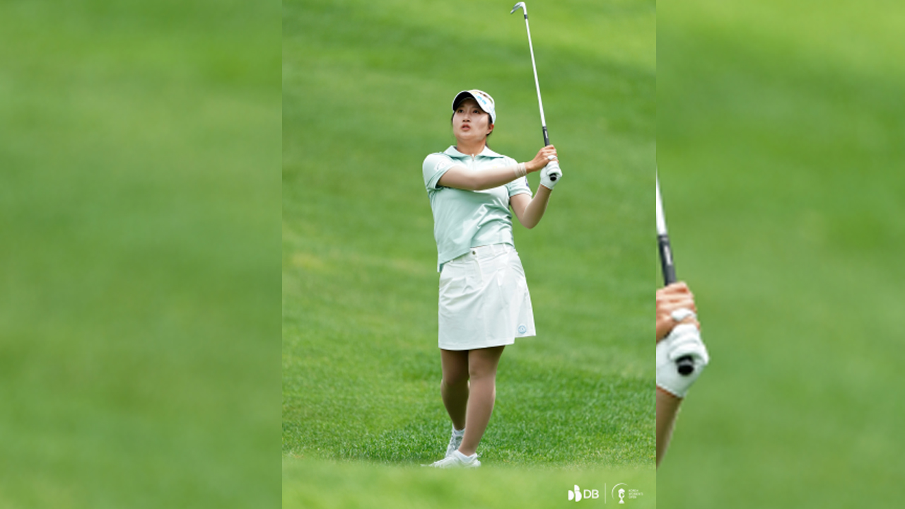 신인 김시현, 메이저대회 <b>한국여자오픈</b> 3라운드 <b>공동 선두</b>