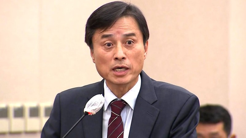'내란 <b>특검</b>' <b>조은석</b>, <b>김용현</b> 전 장관 <b>기소</b>...출범 전 수사 개시