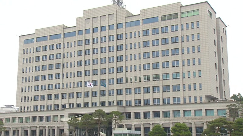 대통령실, <b>김민석</b> <b>의혹</b>에 "청문회 지켜보자" 기류