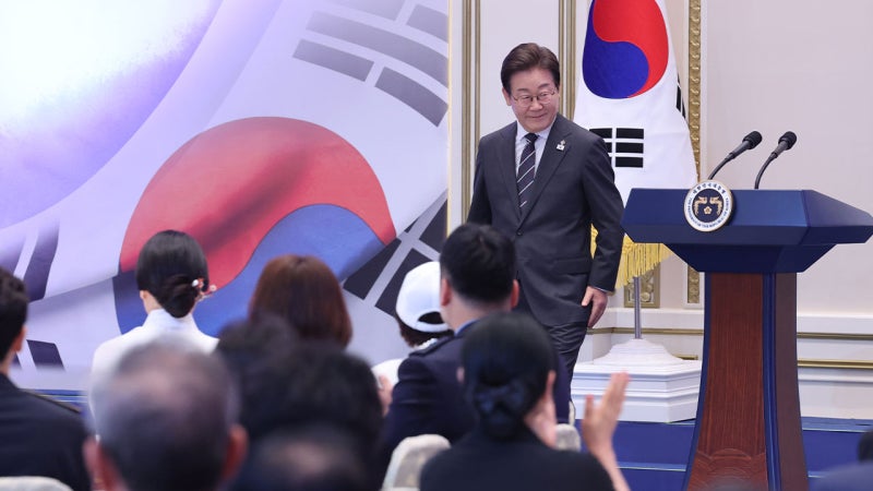 이 <b>대통령</b>, 국가유공자들과 오찬..."독립운동하면 망한단 말 없게"