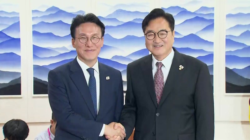 [현장영상+] 우원식 의장-<b>김민석 총리</b> 접견..."경제, 민생에 전력"