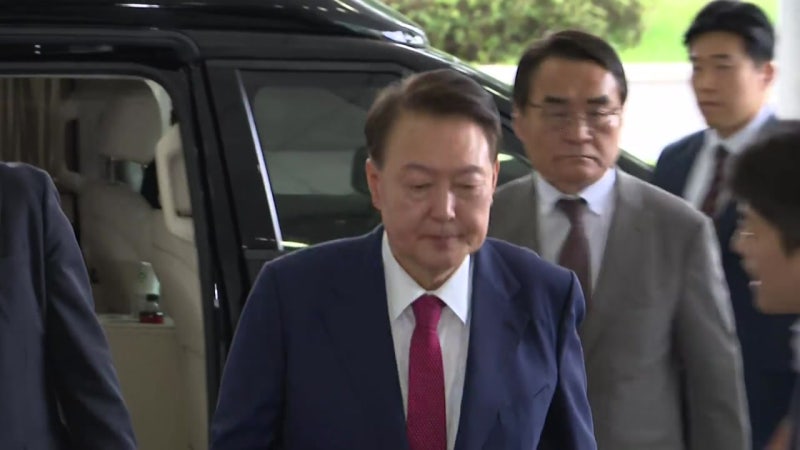 특검 "<b>체포</b> 저지 <b>혐의</b> 조사 완료"...오후 조사 재개