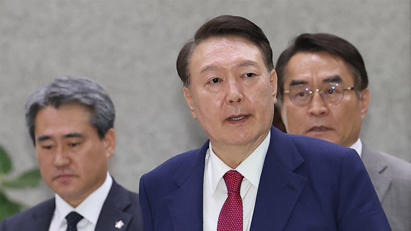 윤, 2차 출석 15시간 만에 귀가...<b>구속영장 청구</b>하나