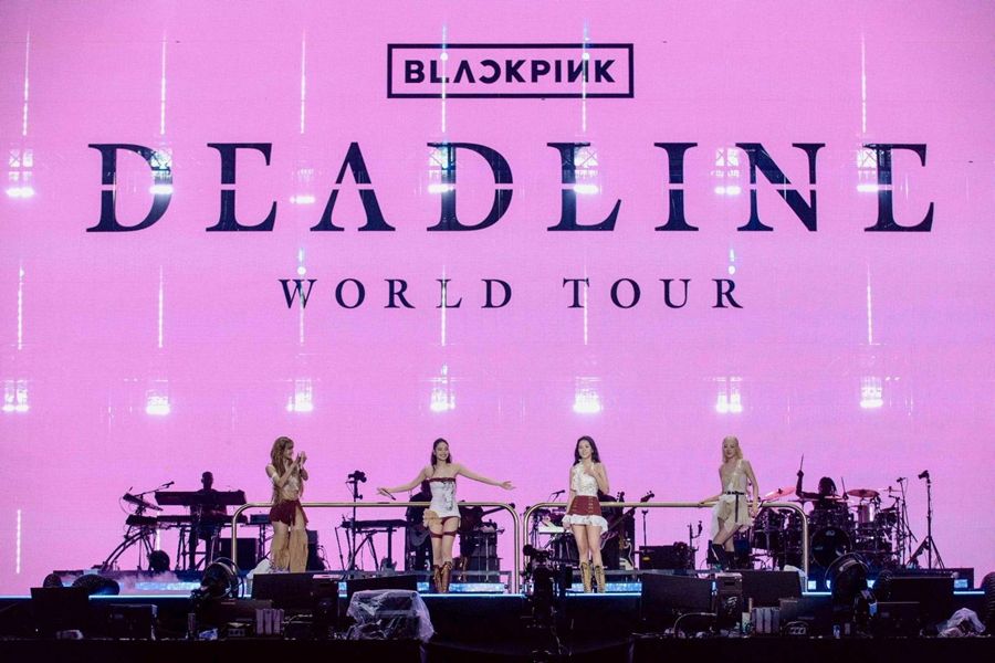 <b>블랙핑크</b> 콘서트 '<b>시야</b> 논란'…YG <b>사과</b> "후속 조치 예정"