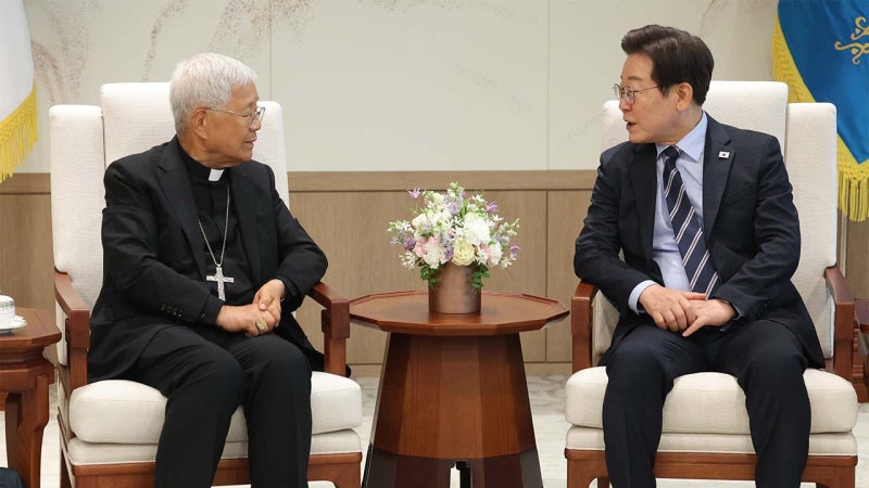 이 <b>대통령</b>, 유흥식 추기경 접견...레오 14세 <b>교황 방북</b> 제안