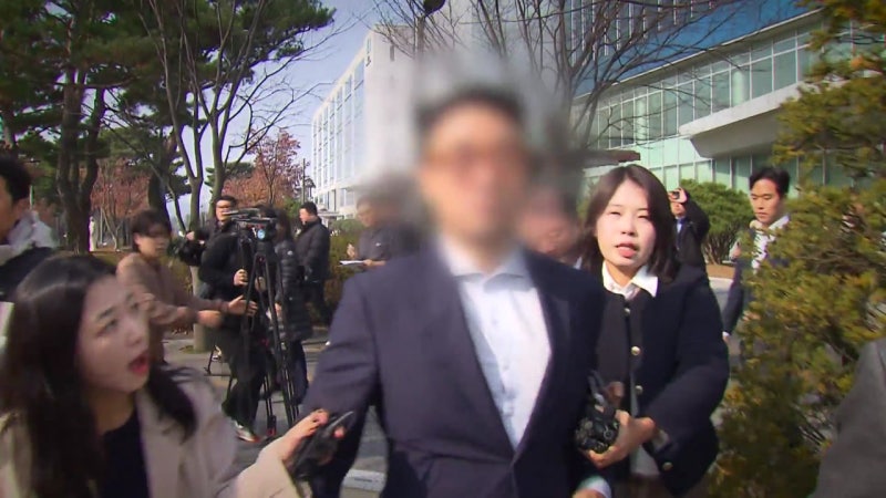 <b>김건희</b> 특검, <b>오빠 김진우</b> 소환...목걸이 추궁할 듯