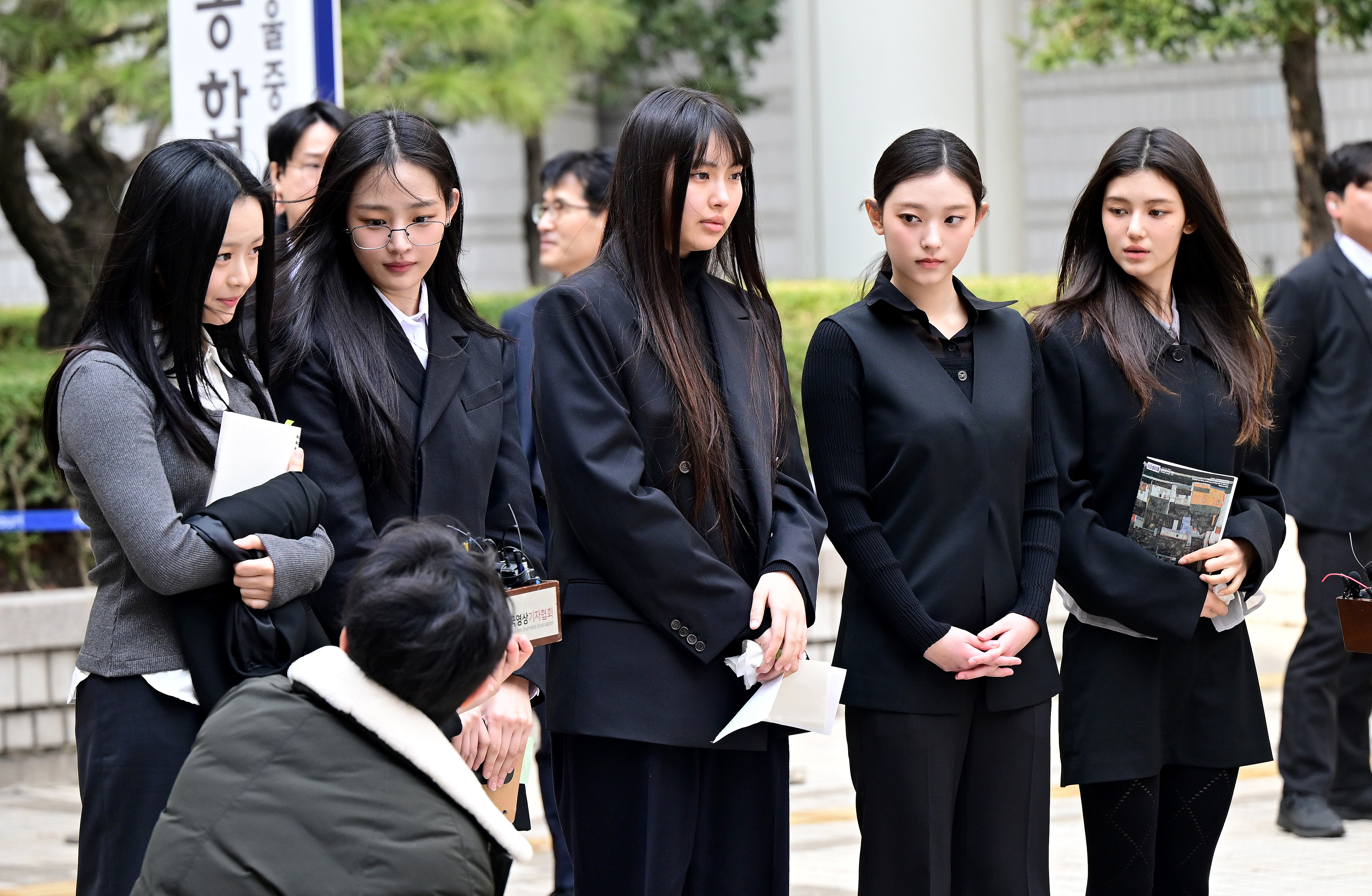 <b>뉴진스</b>·어도어 갈등 최대 분수령…오늘(14일) 비공개 조정기일