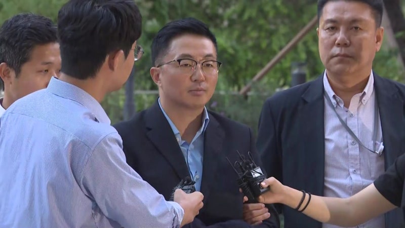 [속보] 김건희 특검, '<b>집사</b>' <b>김예성</b> 씨 <b>구속영장</b> 청구