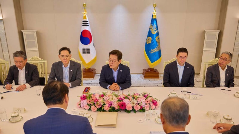 이 <b>대통령</b>, 정상회담 전 <b>기업인</b> 간담회..."함께 힘 모으자"