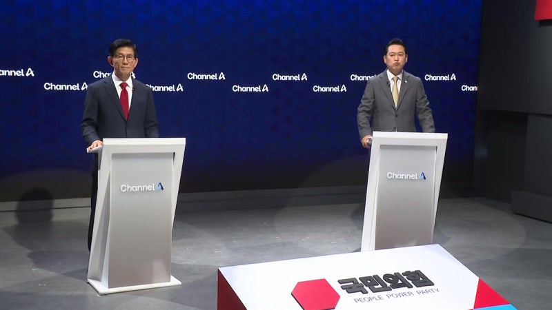 '찬탄' 품은 <b>김문수</b>·'출당' 강조한 <b>장동혁</b>...마지막 TV토론 격돌
