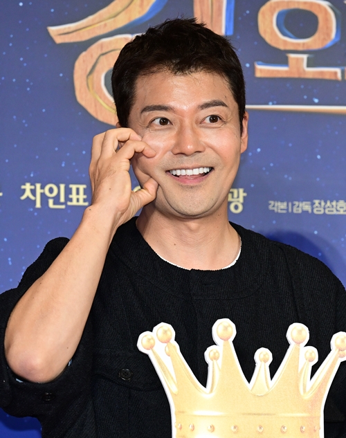 <b>전현무</b>, SNS에 <b>보아 신곡</b> 올렸다가 삭제…과거 논란 의식?
