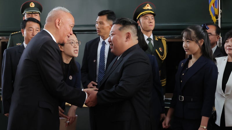 <b>김정은</b> <b>방중</b>에 딸 <b>주애</b> 동행 확인...북, 사진 공개