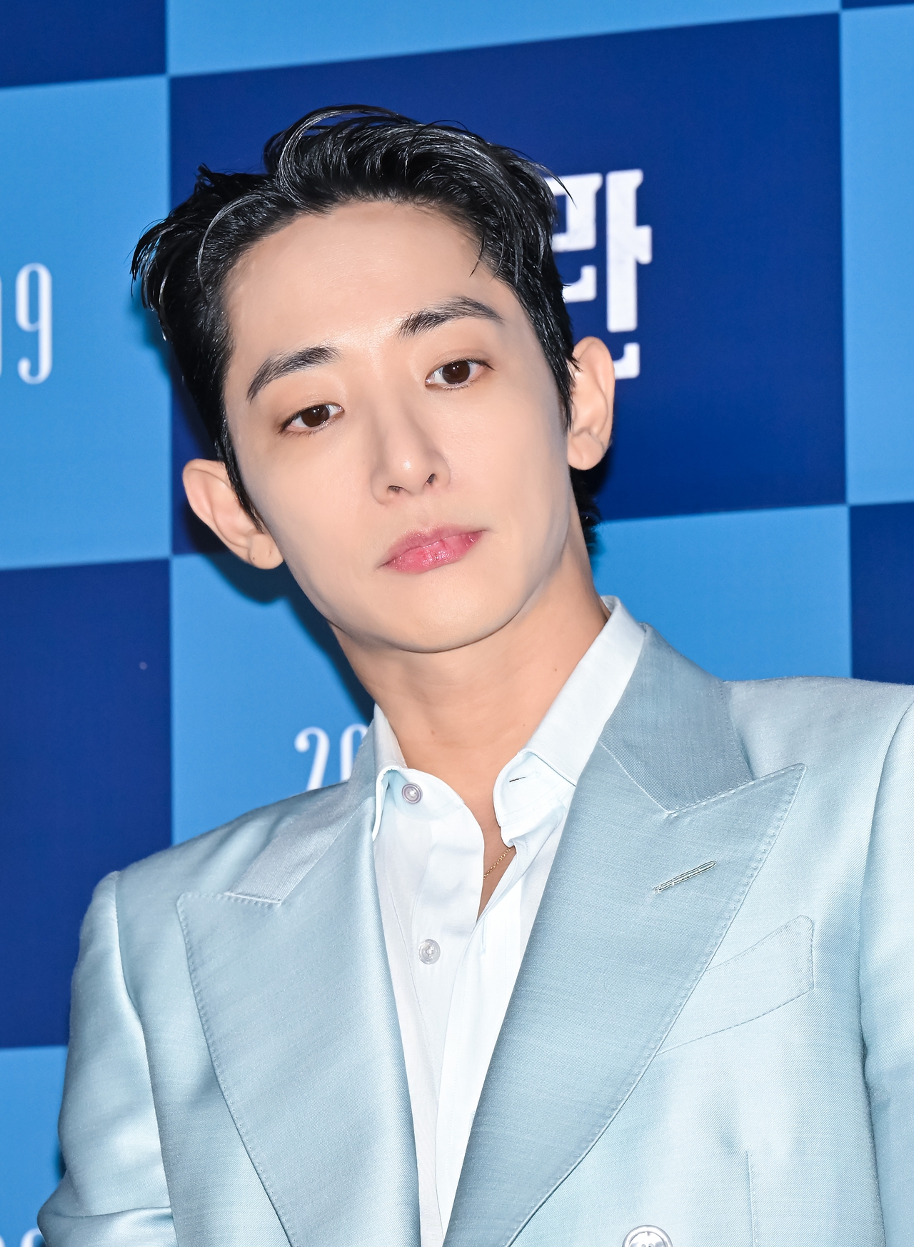 <b>이수혁</b> 소속사, 중국 <b>팬미팅 혹사 논란</b> 재차 해명…"배우 의사 반영"