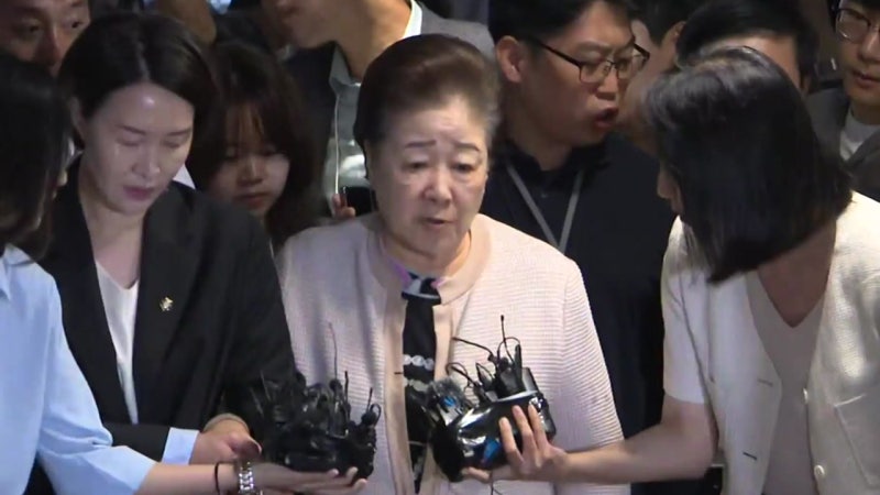 <b>한학자</b> 자진 출석...특검 "원칙에 따라 <b>엄정 처리</b>"