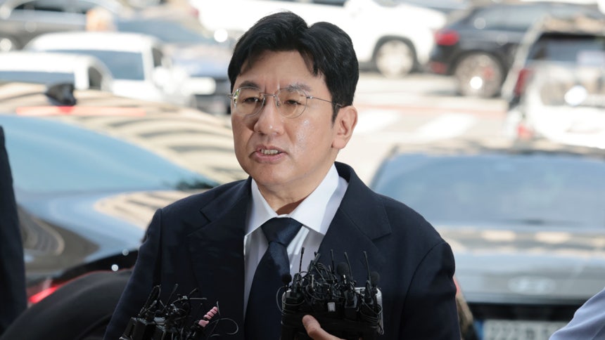 '<b>부정거래 혐의</b>' 하이브 <b>방시혁</b> 의장, 7일 만에 두 번째 소환 조사