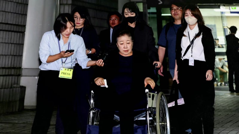 '<b>통일교</b> 청탁' <b>한학자 구속</b>...김상민, <b>구속</b> 후 첫 소환