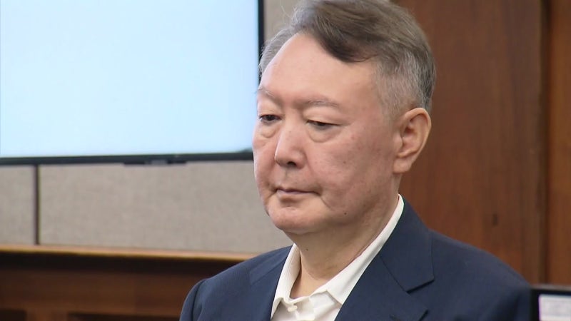 [이슈플러스] 윤석열, 85일 만에 피고인석에...불구속 <b>재판</b> 요구