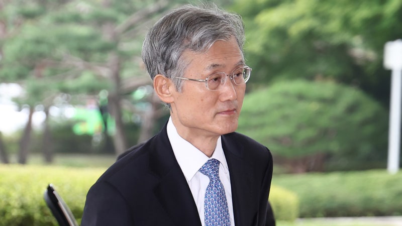 <b>조희대</b> 없는 <b>조희대 청문회</b>..."붕어빵 <b>청문회</b>"·"재판 개입"