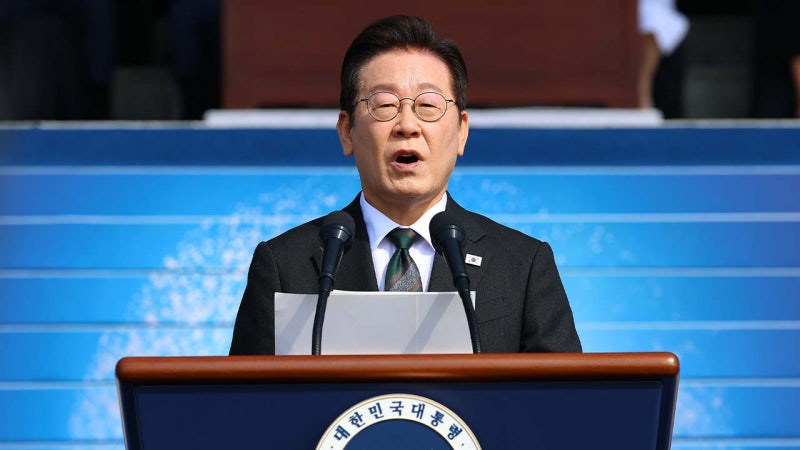 이 대통령 "<b>불법 계엄</b> 말끔히 <b>청산</b>...자주국방은 필연"