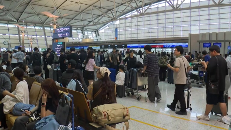 연휴 맞아 해외<b>여행</b> 떠나요...<b>인천공항</b> 최다 인파
