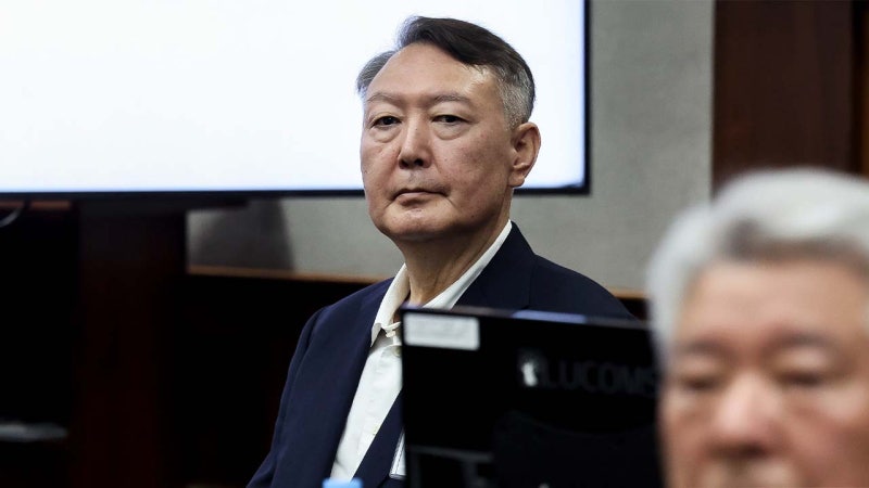 <b>특검</b>, '외환 의혹' 윤석열 오후 조사 시작...윤, <b>진술 거부</b>