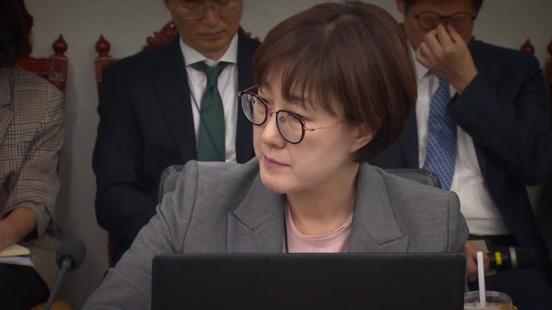 문자 폭로에 '장외 <b>맞고발</b>'...김현지 논란 계속