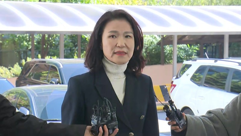 [속보] <b>이진숙</b> 전 방통위원장, <b>경찰</b> 3차 조사 출석