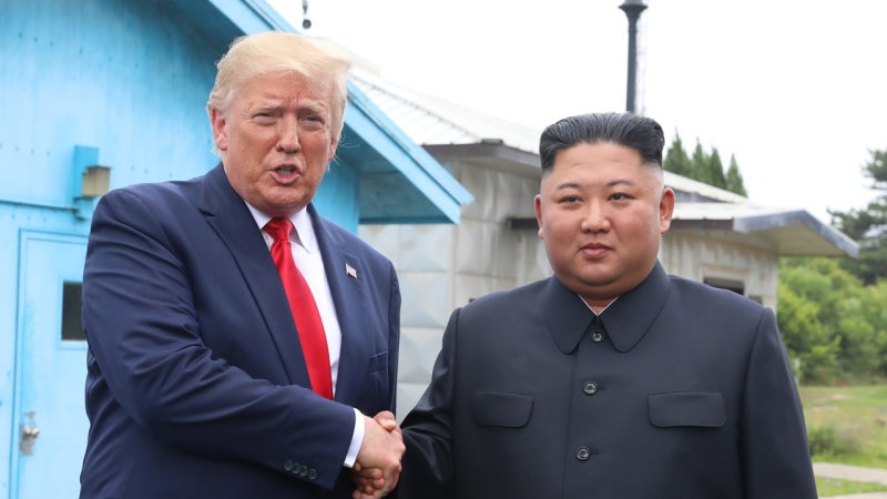 <b>트럼프</b> "<b>김정은</b> 만난다면 좋을 것...순방 일정 연장할 수도"