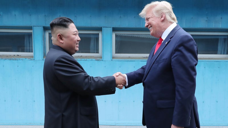 [시사정각] <b>트럼프</b> "김정은 만나고 싶어"...깜짝 만남 성사될까?