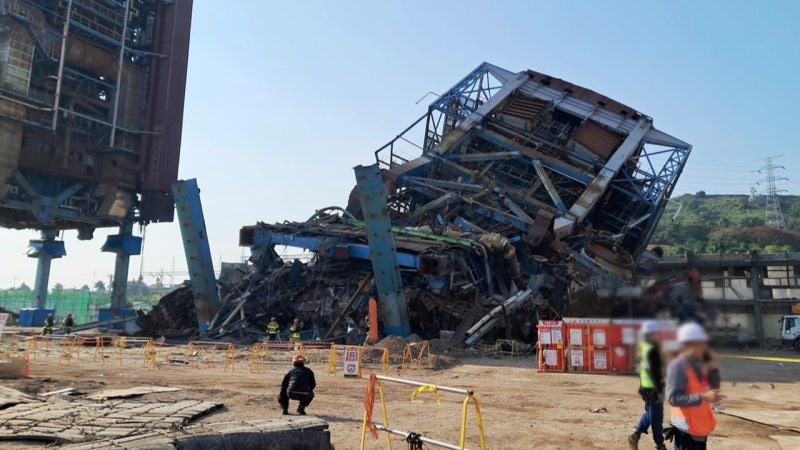 <b>울산 화력발전소</b> 붕괴 <b>사고</b>...7명 <b>매몰</b>