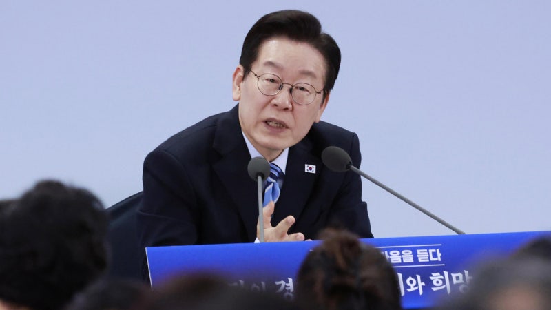 [속보] 이 대통령, 이번 주말 <b>한미 관세협상</b> 후속회의 개최