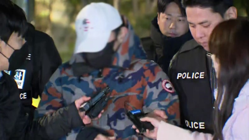 '<b>도이치 공범</b>' 오늘 <b>구속영장</b>..."국도변 농막 머물러"
