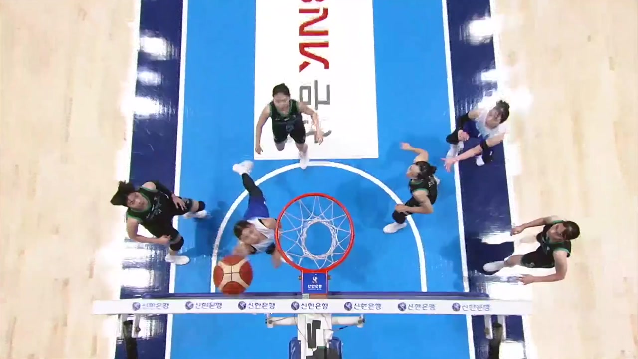 여자농구 <b>신한은행</b> 최윤아 감독, 데뷔 <b>첫 승리</b>