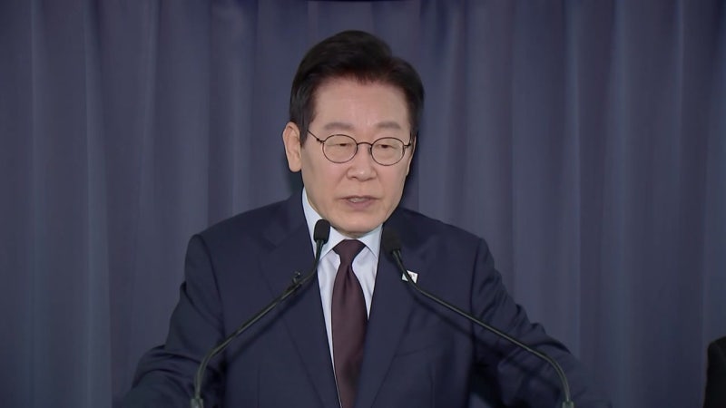 "남북관계, 바늘구멍이라도 뚫어야"...'<b>한미훈련 축소</b>' 가능성도 언급