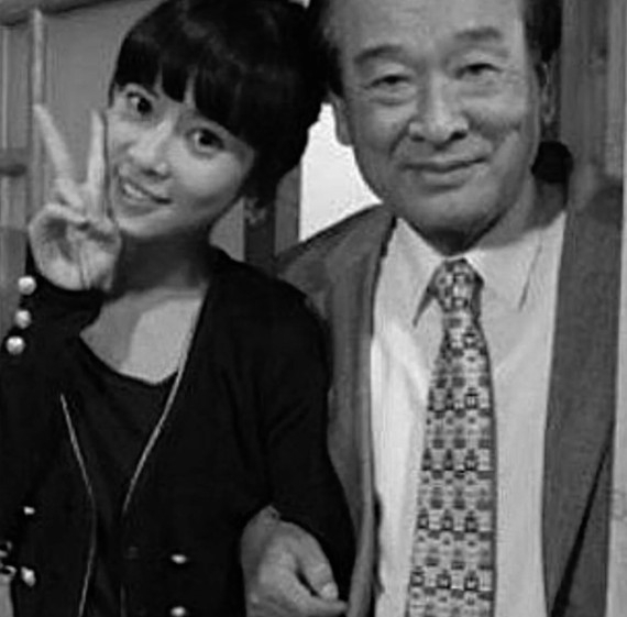 '<b>하이킥</b> 가족' 황정음·정일우 "내겐 아버지였다"…고 <b>이순재 추모</b> 이어...