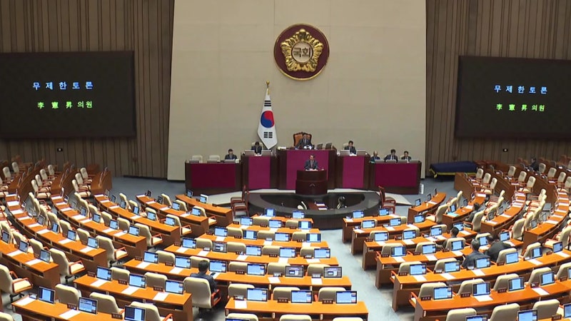 <b>은행법</b> 놓고 다시 <b>필리버스터</b>...모레까지 계속