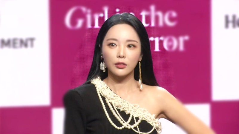 가수 홍진영, '주사이모'와 사진 논란에 "친분 없어"