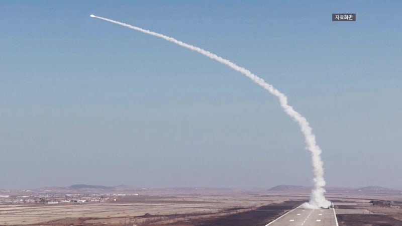 [속보] 북 "신형장거리대공미사일 동해상 시험발사"