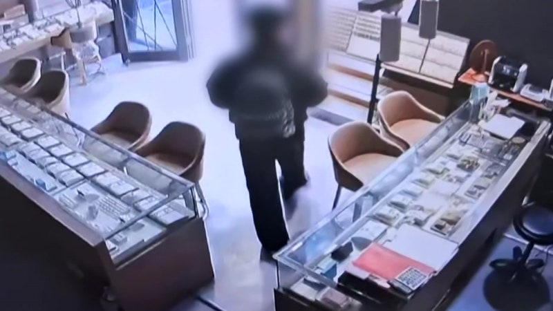 고객 금 '3천 돈' 훔쳐 잠적...경찰, 종로 금은방 주인 검거