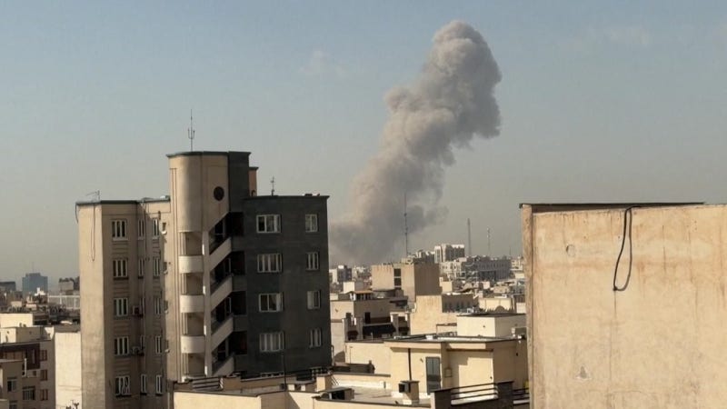 이스라엘, 이란 수도 테헤란 공습...국가비상사태 선포