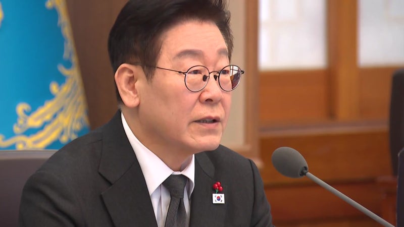 이 대통령, '지지율 50%' 여론조사에 사과..."국민께 죄송"