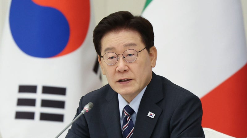 이 대통령, '선행매매 혐의' 기자 구속에 "비정상의 정상화"
