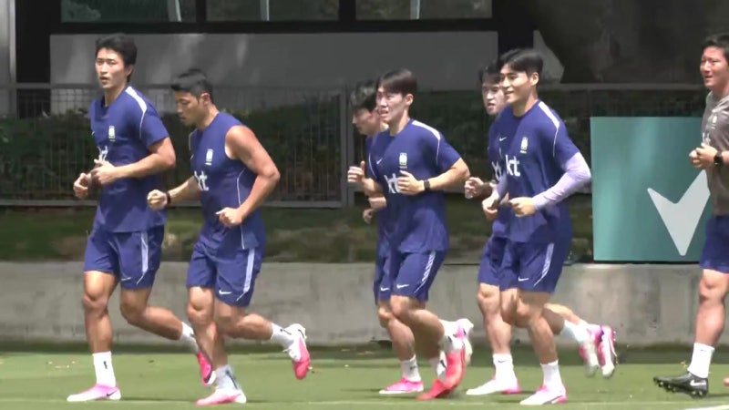 대표팀 꿀맛 휴식...<b>선수</b>들 때 아닌 수훈 <b>선수</b> 논쟁?