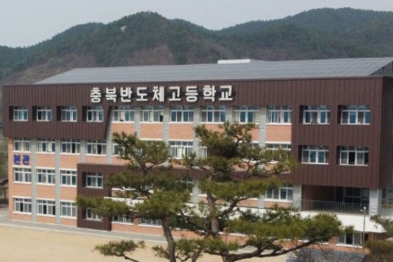 美 NTY, 충북반도체고 조명..."지금 한국서 가장 핫한 곳"