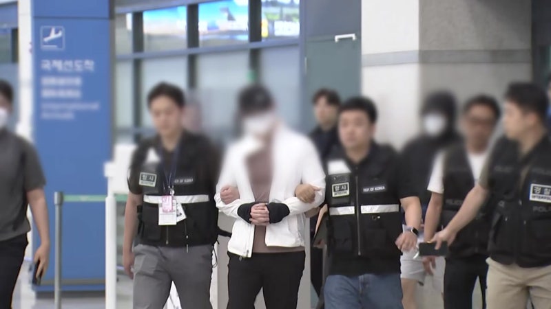 '판돈 5조' 도박사이트 총책 2명 송환..."청소년까지 유인"