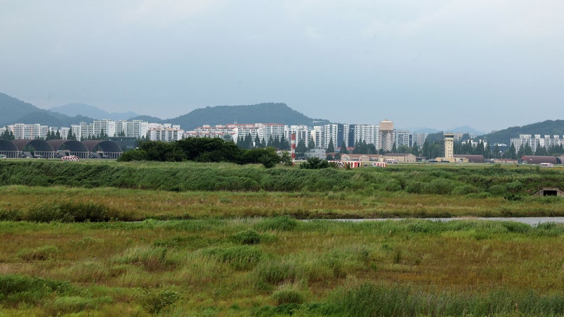청와대 "호남 반도체 클러스터, 광주군공항 부지에 조성"