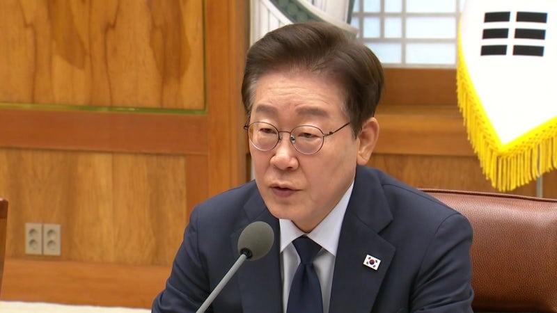 이 대통령 "협조는 못 해도 방해는 말아야"...민관합동회의 매달 개최